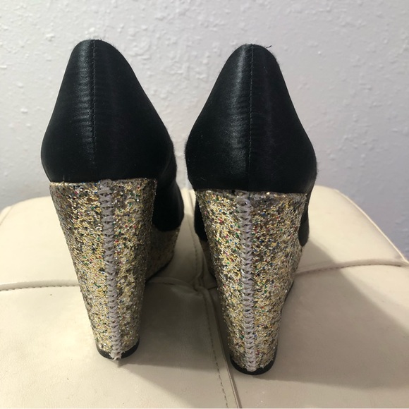 Deréon Women’s Wedge Heals Black Gold Sparkle High Satin 7.5 - Picture 3 of 6